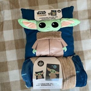 Star Wars Mandalorian Green and Blue Character Pillow and Blanket Set